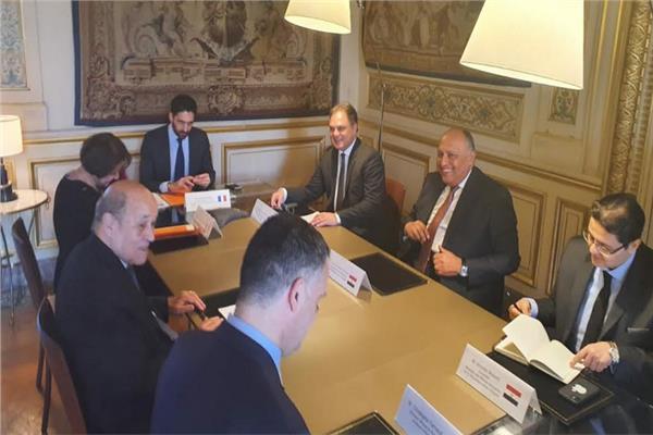 وزير الخارجية يسلم رسالة من الرئيس السيسي لنظيره الفرنسي بشأن سد النهضة
