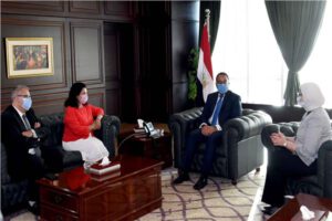 رئيس الوزراء يلتقي ممثل منظمة الصحة العالمية في مصر