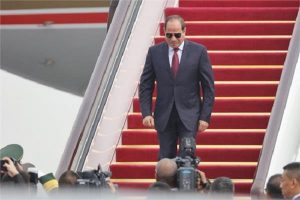 الرئيس السيسي يعود إلى أرض الوطن بعد حضوره حفل افتتاح كأس العالم بالدوحة