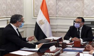 رئيس الوزراء يتابع مع العناني موقف حركة السياحة الوافدة إلى مصر