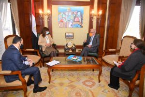 مكرم تلتقي مدير مكتب "الهجرة الدولية" بالقاهرة لتعزيز التعاون المشترك