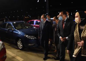 في احتفالية كبيرة: مدبولي يسلم أول دفعة من السيارات بالمبادرة الرئاسية لإحلال المركبات