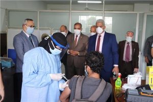 جامعة الأزهر تعلن تطعيم 2285 من طلابها بلقاح كورونا في اليوم الأول