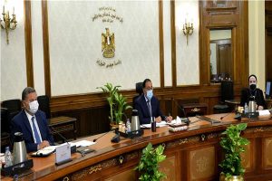 رئيس الوزراء يتابع خطوات إطلاق استراتيجية صناعة السيارات في مصر