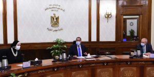 رئيس الوزراء يستعرض مقترحا لإنشاء مركز لتصنيع السيارات شرق بورسعيد