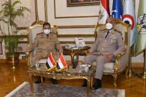 وزير الدفاع يلتقي نظيره اليمني خلال زيارته الرسمية لمصر