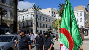 كشفها مخطط لتنفيذ عمل مسلح على أراضيها وتلفزيون الجزائر ينشر اعترافات العناصر إلارهابية