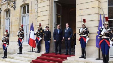 رئيس الوزراء يلتقى نظيره الفرنسى فى مقر رئاسة الوزراء الفرنسية