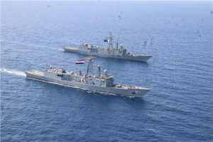 المتحدث العسكرى : البحرية المصرية والأمريكية تنفذان تدريباً عابراً فى نطاق الأسطول الجنوبى