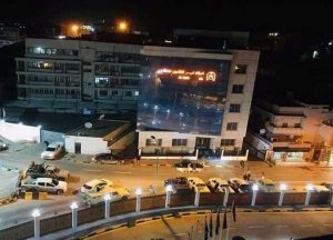 اخبار عربية وعالمية : مسلحون يحاصرون مقر الحكومة في طرابلس.. ويتوعدون: «لن تكون هناك انتخابات» (فيديو)