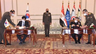وزير الدفاع يشهد توقيع مذكرات تفاهم وعقود تسليح مع كوريا الجنوبية