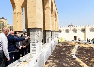 رئيس الوزراء يتفقد أعمال ترميم مسجد عمرو بن العاص وتطوير ساحته