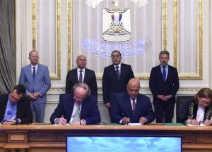 مدبولي يشهد توقيع اتفاق بين ميناء دمياط وتحالف شركات عالمية لإنشاء أكبر محور لوجستي للحاويات