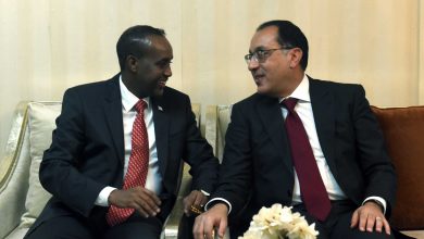 رئيس الوزراء ينقل تهنئة وتحيات الرئيس السيسي إلى نظيره الصومالي