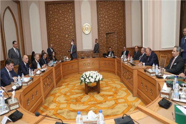 وزير الخارجية اليوناني: مصر واليونان تسعيان لتعزيز التعاون في مجال الطاقة