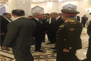 وزير الدفاع يقدم واجب العزاء في اللواء منصور العيسوي