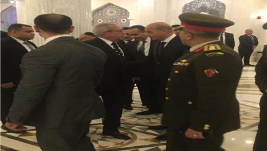وزير الدفاع يقدم واجب العزاء في اللواء منصور العيسوي