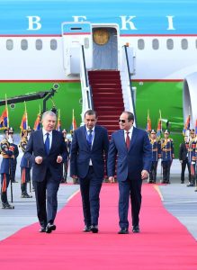 الرئيس السيسي يستقبل نظيره الأوزبكستاني بمطار القاهرة