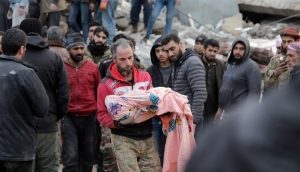 "ضعوا السياسة جانباً"..ارتفاع حصيلة الزلزال في تركيا وسوريا إلى 15.700 ألف قتيل