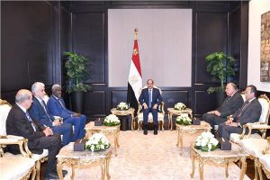 السيسي يلتقي رئيس مفوضية الاتحاد الأفريقي بشرم الشيخ