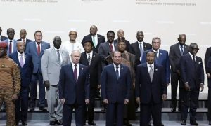 الرئيس السيسي يشارك في صورة تذكارية لقادة الوفود بالقمة الروسية الإفريقية