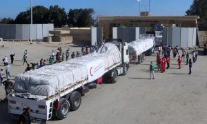 إدخال 110 شاحنات مساعدات إنسانية عبر ميناء رفح البري للفلسطينيين بقطاع غزة