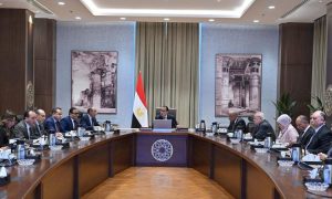 رئيس الوزراء يستعرض استراتيجية تطوير المطارات المصرية