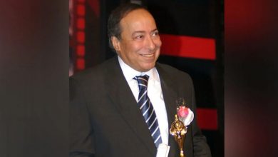 انهيار أحمد السعدني في جنازة والده الفنان صلاح السعدنى عمدة الدراما المصرية
