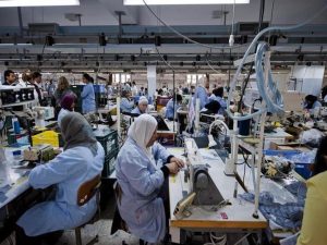 مصر ترفع الحد الأدنى للأجور بالقطاع الخاص إلى 6 آلاف جنيه
