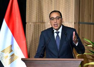 رئيس الوزراء: "لن يتم غلق مصنع إلا بقرار منى شخصيا"