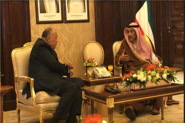 وزير الخارجية يلتقي رئيس مجلس وزراء الكويت لمناقشة مستجدات التحديات الاقليمية المشتركة بين البلدين