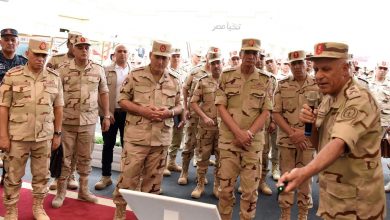 وزير الدفاع يلتقي عددًا من قادة القوات المسلحة ويكرم الفائزين ببطولة الدرع العام للرماية الدولية