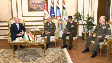 وزير الدفاع يلتقي نظيره البلغاري لبحث سبل تعزيز علاقات التعاون العسكري